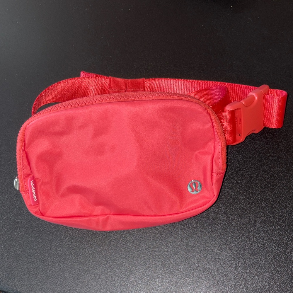 Lululemon Everywhere Belt Bag